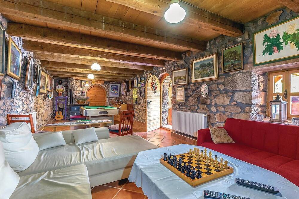 Nice home in Ledenice in Novi Vinodolski, Primorje-Gorski Kotar