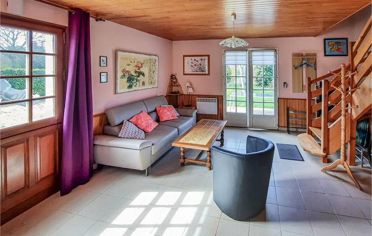 Appartement confortable de 2 chambres à coucher avec jardin et parking, près de la côte et du centre-ville in Pleuven, Côte de Cornouaille