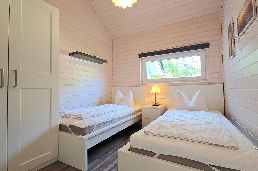 Schönes Ferienhaus \"Lönneberga\" mit eingezäuntem Garten im Ferienpark Holm an de in Holm, Schönberg