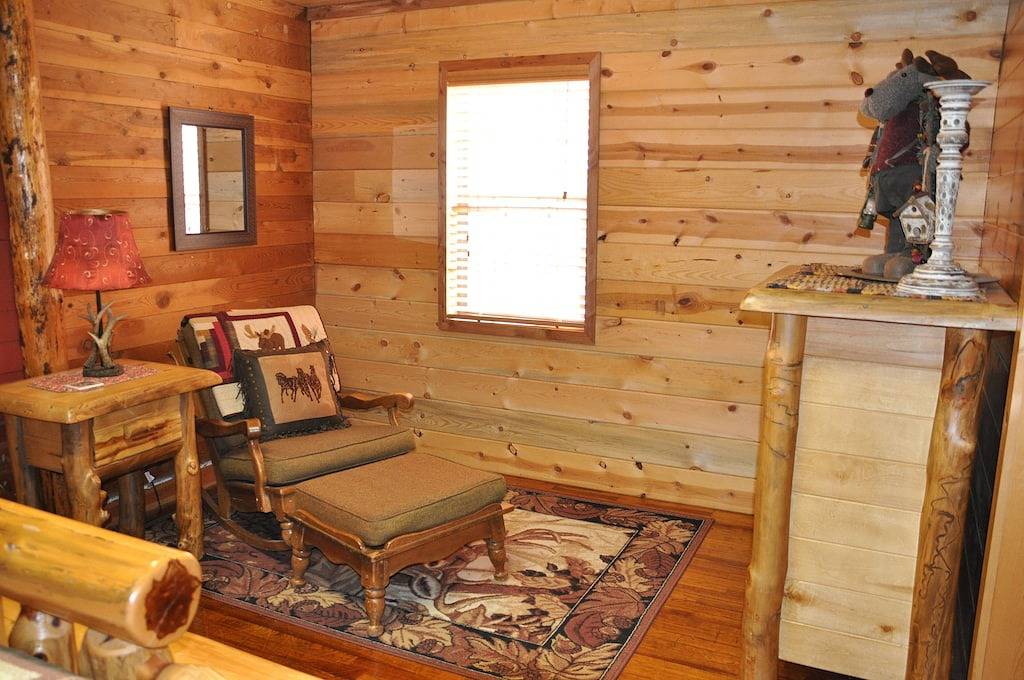 Tolle Preise: Verloren Zurück Großartige, abgeschiedene Aussicht auf Wiese und Teich - für 8 Personen in Broken Bow, Broken Bow Lake