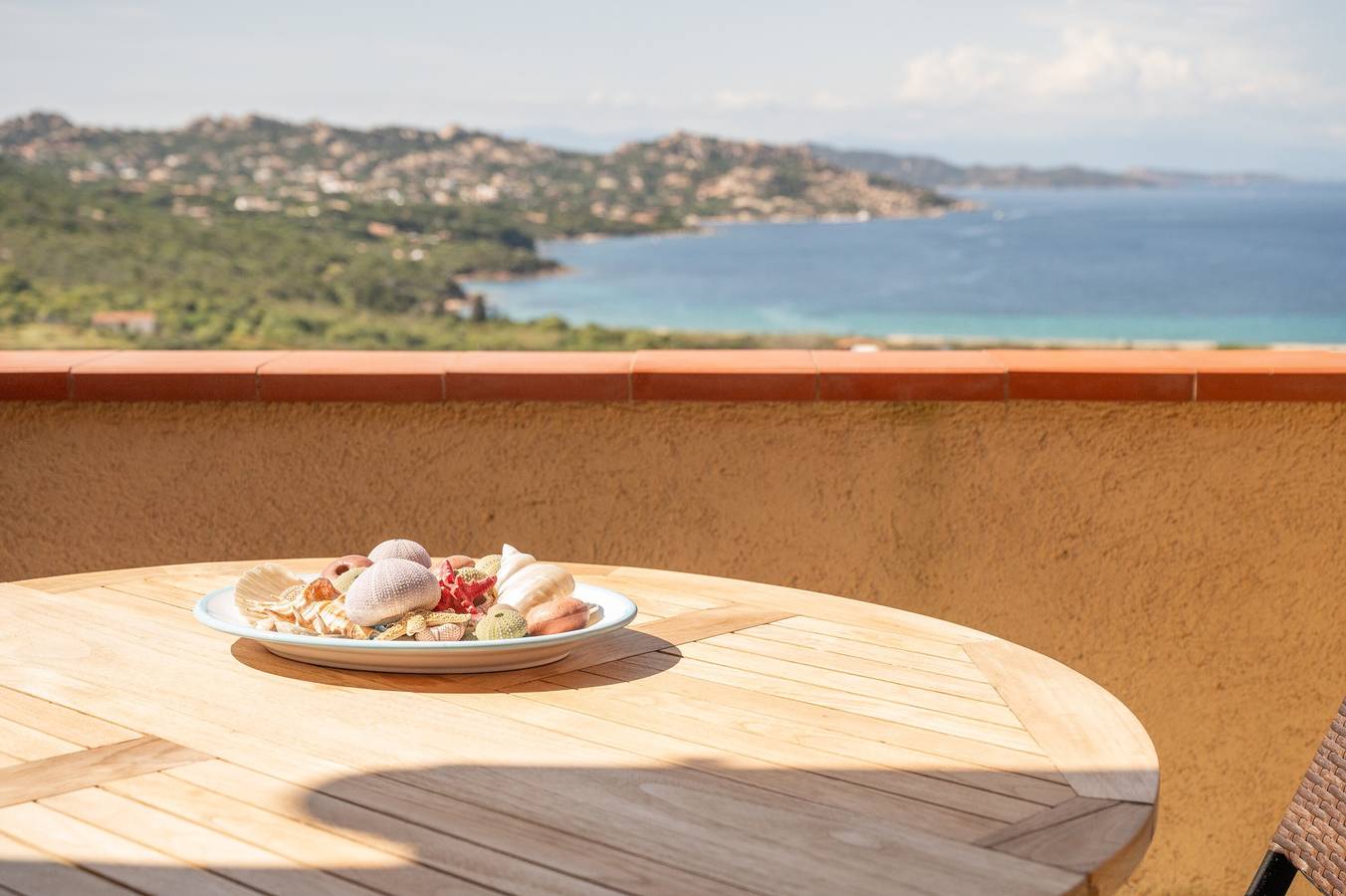 Ganze Wohnung, Ferienwohnung 'Flat Orizzonte Stelle Marine' mit Meerblick, Terrasse und Gemeinschaftsgarten in Palau (dorf), Palau (Sardinien)