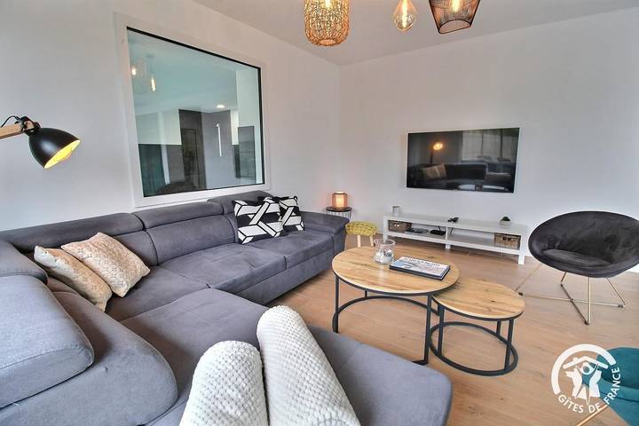 Gîte pour 10 personnes, avec piscine ainsi que jardin et terrasse à Hillion - 4