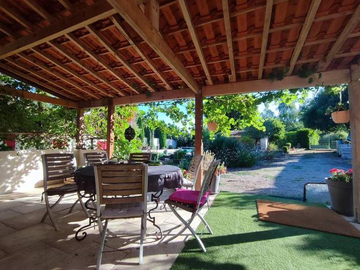 Location de vacances pour 12 personnes, avec jacuzzi ainsi que jardin et piscine à Champniers - 4