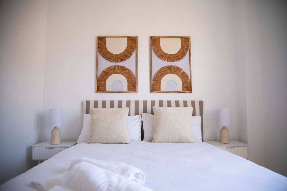 Entire apartment, Modern flat for Pyrenees Adventures - Free Parking in Sabiñánigo, Spanish Pyrenees