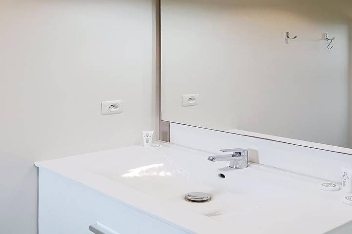 Gîte pour 2 personnes, avec terrasse et piscine à Malansac - 4