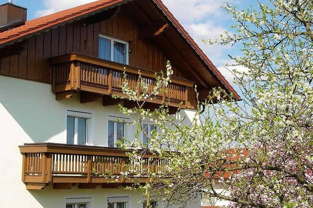 Ganze Wohnung, Ferienwohnung 90qm | Wohnung für Nichtraucher zentral & ruhig gelegen in Bad Birnbach, Bayerische Golf und Thermenland