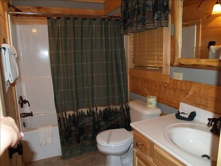 Vacation rental for 4 people, with yard and hot tub as well as terrace in Great Smoky Mountains National Park