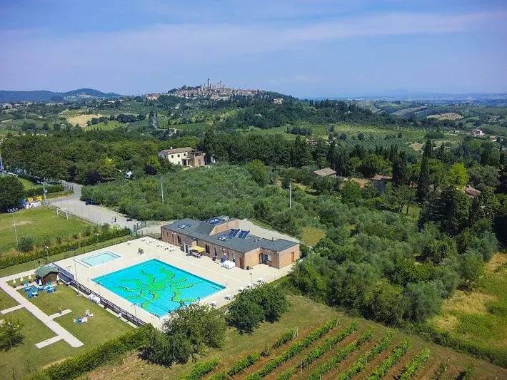 Agriturismo per 7 persone, con piscina e terrazza in San Gimignano