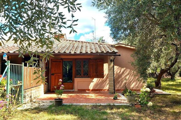 Agriturismo per 5 persone, con terrazza e giardino, con animali domestici in Bracciano