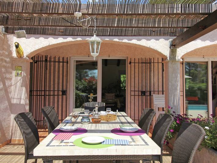 Villa in Bagnols nahe Meer mit Pool in Bagnols-en-Forêt, Mittelmeerküste (Frankreich)