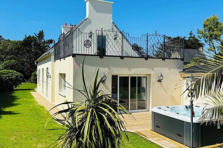 Location de vacances pour 4 personnes, avec Balcon et Jacuzzi ainsi que Jardin et Sauna dans Plage Curnic
