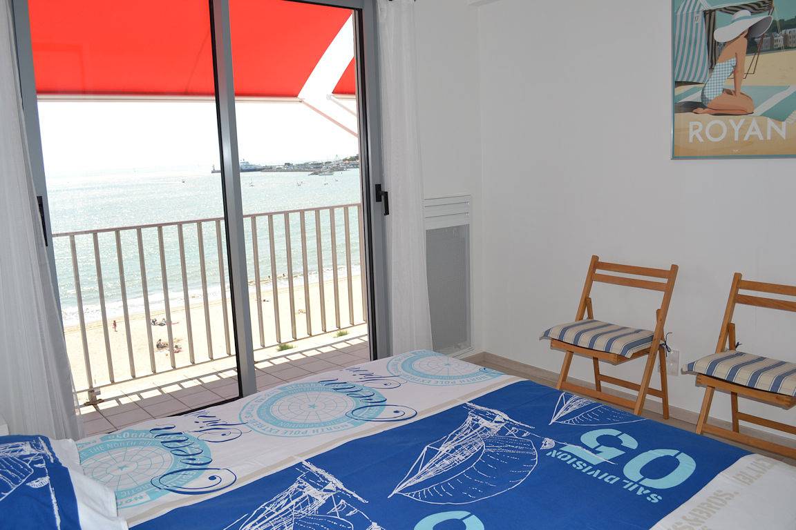 Appartement entier, T2 vue mer, balcon avec table, face grande plage, réf. A46 in Royan, Côte de Beauté