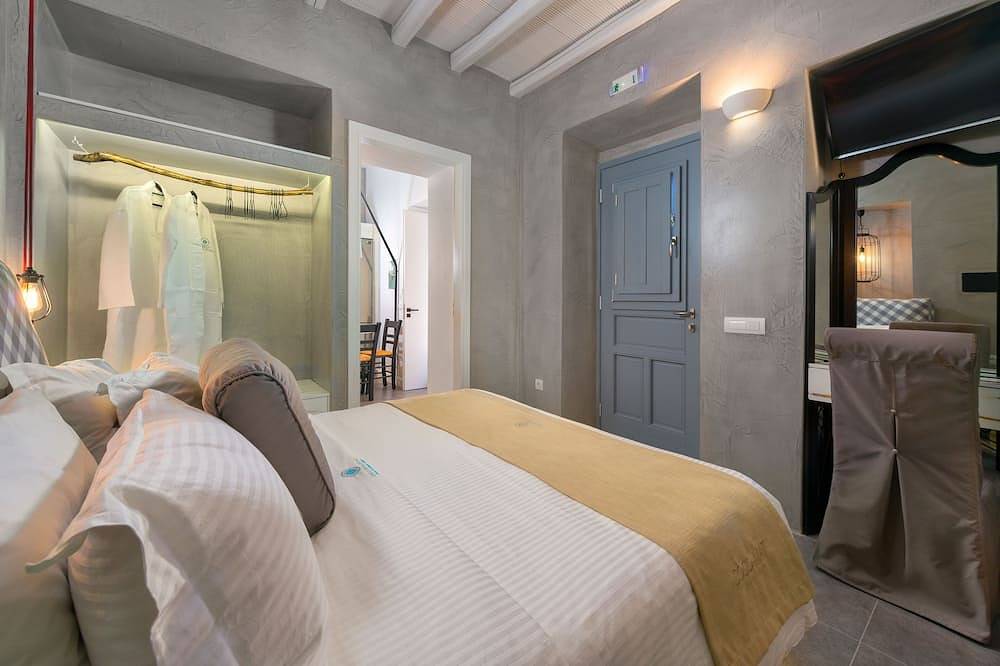 Luxury New villa just above Lindos main beach with sea view and outdoor jacuzzi in Lindos Beach, Lindos