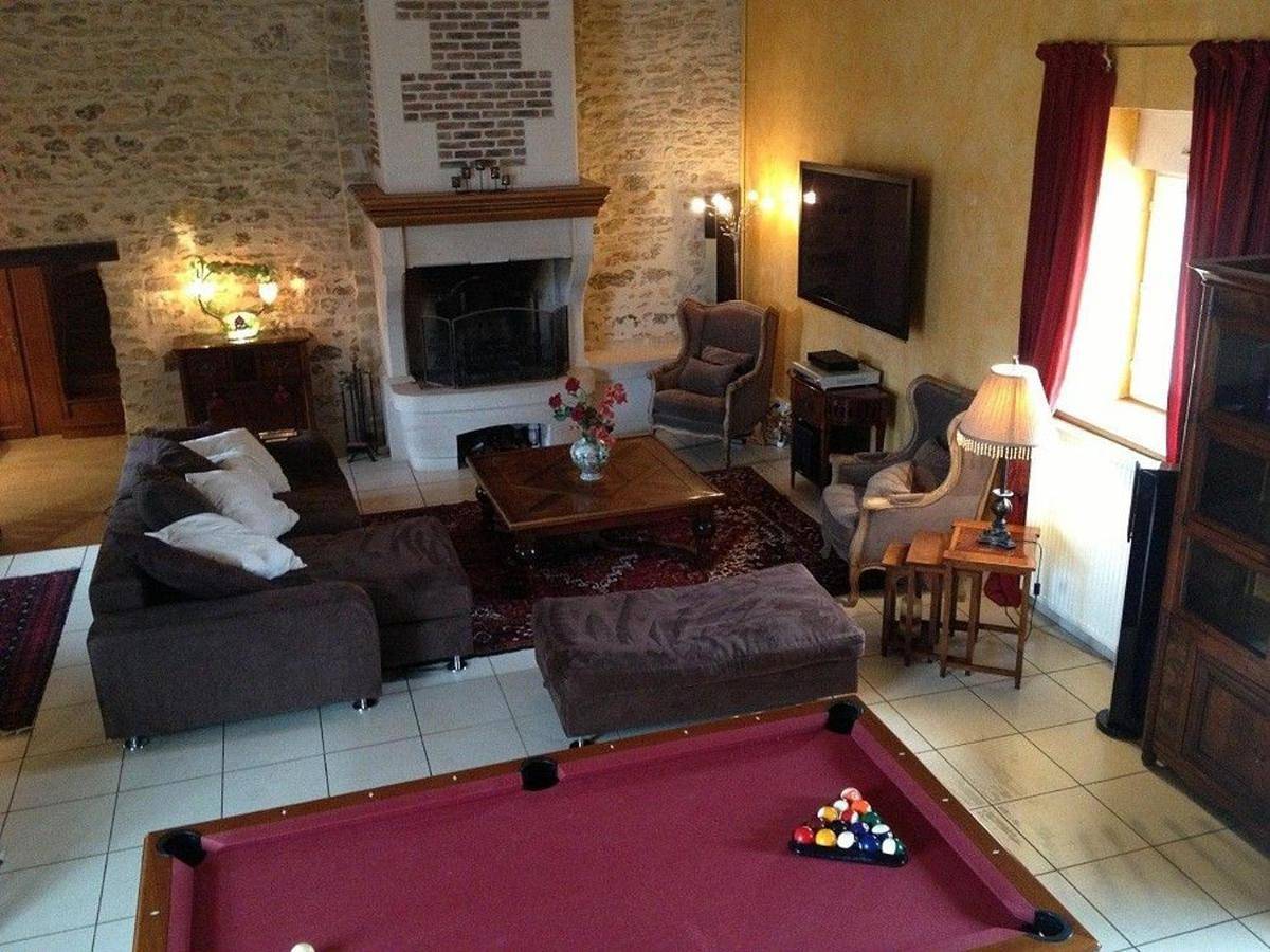 Maison spacieuse avec jacuzzi à Saint-Georges-sur-Baulche in Perrigny, Région d'Auxerre