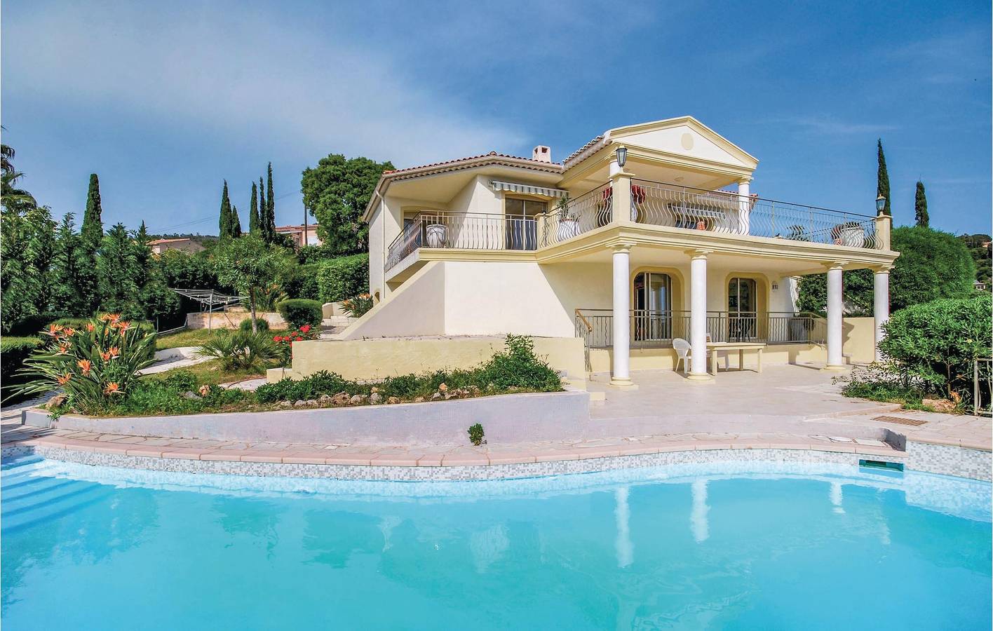 Beachside Retreat with AC, Pool, and Terrace in Roquebrune-sur-Argens, Draguignan region