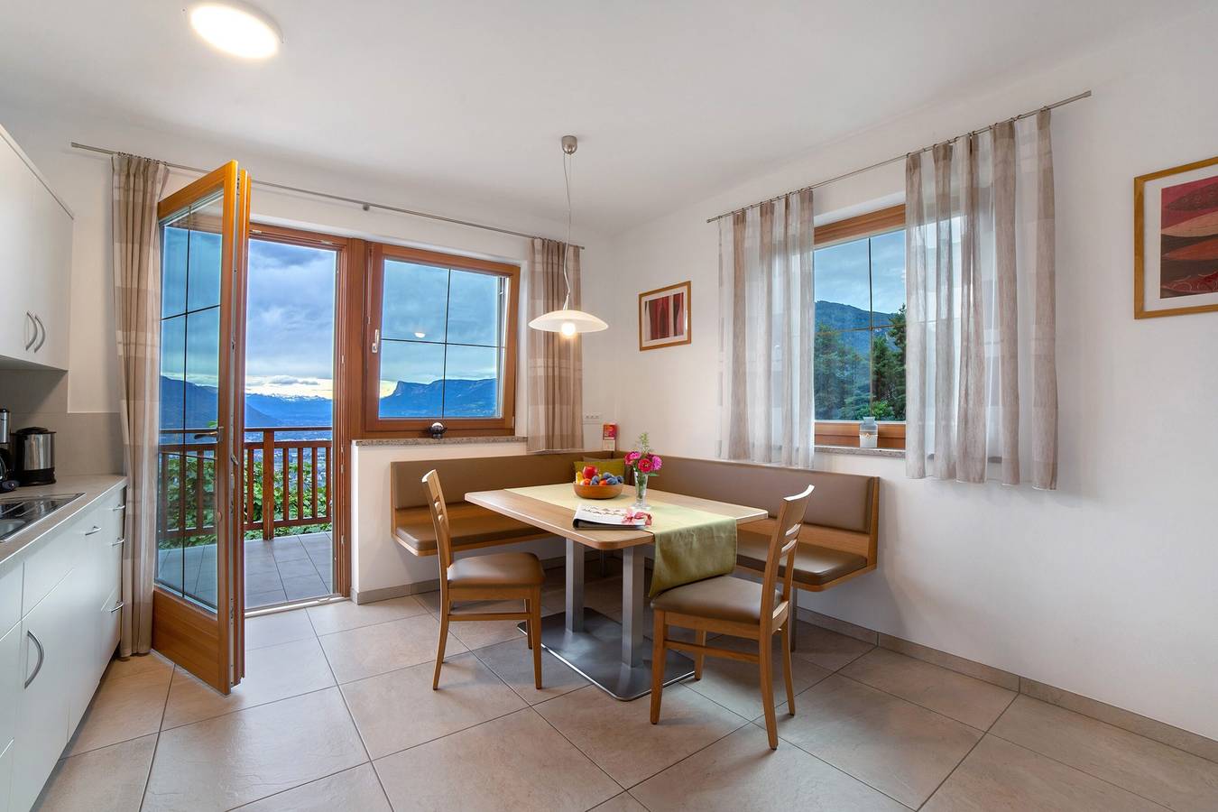 Appartamento intero, Appartamento 'Oberötzbauer Alpenrose' con vista sulle montagne, giardino in comune e Wi-Fi in Comune di Tirolo, Gruppo Tessa