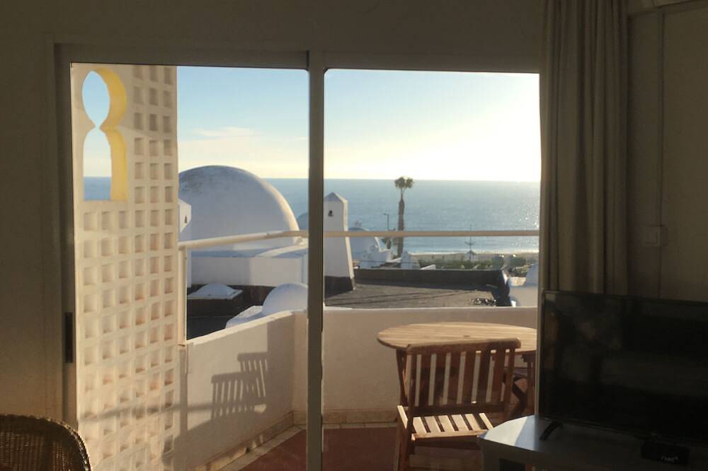 Entire apartment, Studio apartment with stunning sea views (sleeps 4), close to the beach. in Vista de los Ángeles, Mojácar