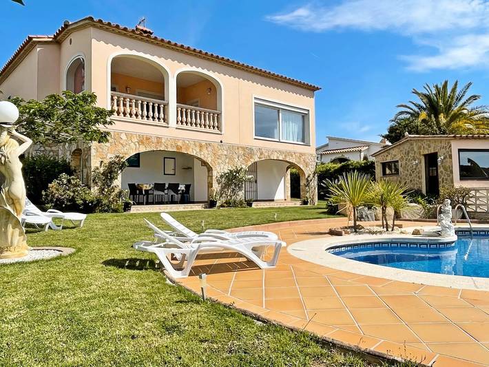 Casa rural para 8 personas, con jardín, Se admiten mascotas en Sant Feliu de Guíxols