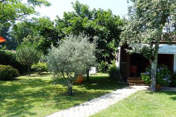 Gîte pour 4 personnes, avec jardin et terrasse à Azur