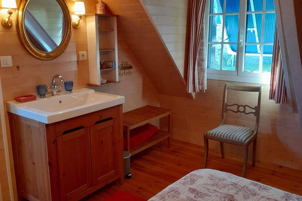 Beautiful traditional Breton house with character in Camaret-sur-Mer, Iroise