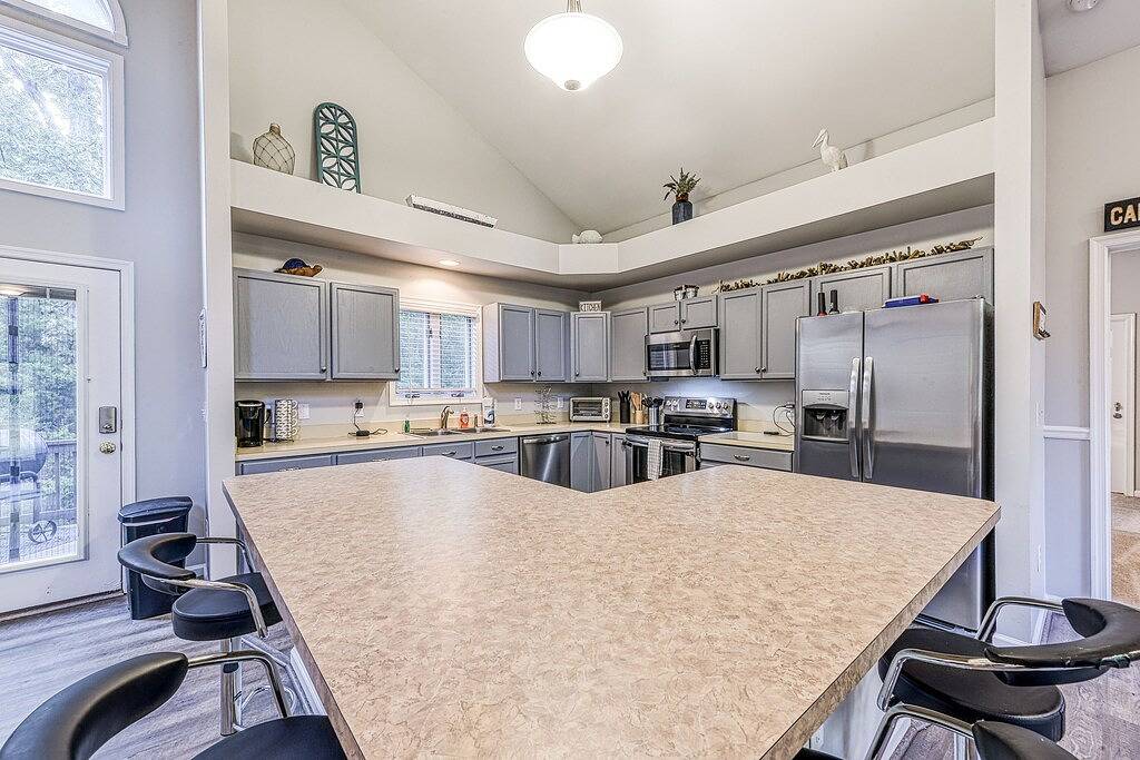 Dog-Friendly Home with Free Wifi, Central Ac, Firepit, & Furnished Deck in Lake Anna