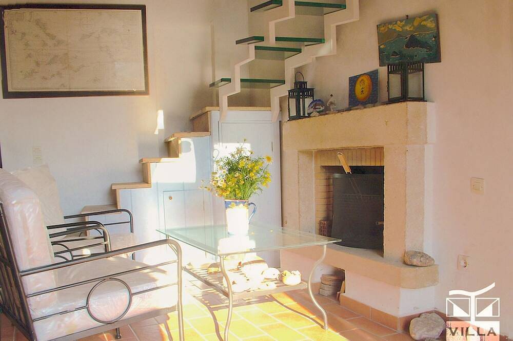 Apartamento entero, La casa está hecha de piedra, acogedor, tranquilo a 2 pasos del centro. in Skala (Patmos), Archipiélago del Dodecaneso