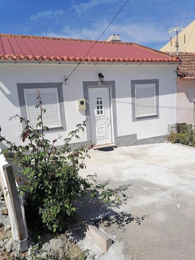Two-Bedroom House in Lourinhã, Distrito de Lisboa