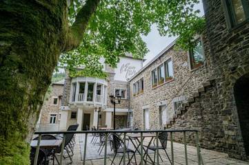 Hôtel pour 2 personnes, avec jardin ainsi que vue sur le lac et vue, adapté aux familles à Vresse-sur-Semois