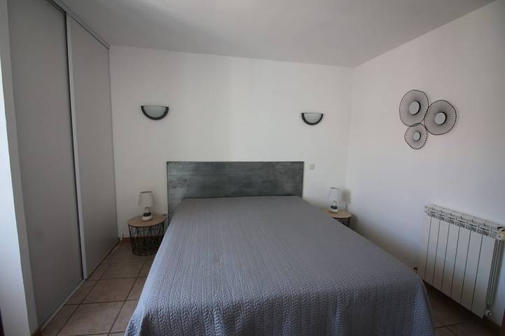 Gîte pour 2 personnes, avec terrasse ainsi que piscine et jardin à Saint-Nazaire-d'Aude - 2