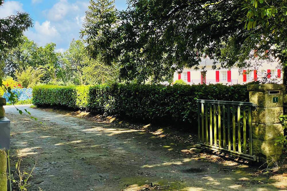 Detached house with very large private garden in a quiet location in Plouguernével, Guingamp Region