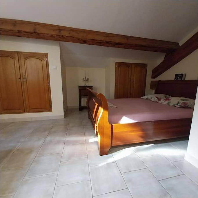 Location de vacances pour 10 personnes, avec vue ainsi que jardin et piscine à Peypin - 2