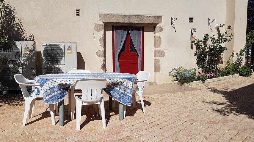 Gîte pour 8 personnes, avec balcon à Saint-Symphorien-de-Marmagne