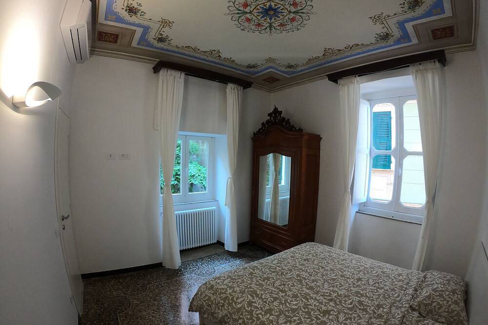 La Scialuppa design apartment in Bagni Miramare, Camogli