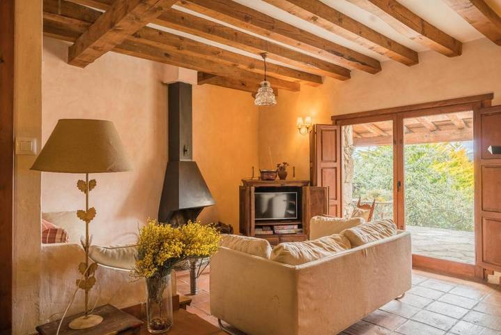 Casa rural para 4 personas, con Jacuzzi además de Terraza y Jardín en Navarredonda de Gredos