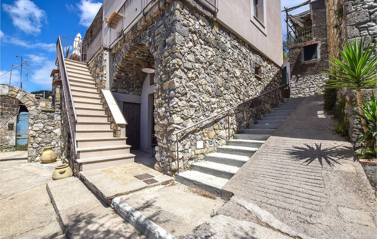 Holiday apartment for 4 people in Naples Province