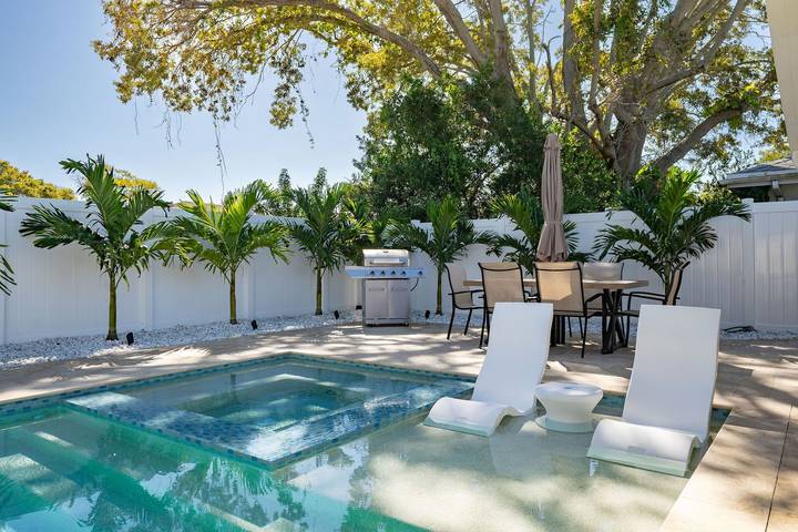 Vacation rental for 5 people, with garden and terrace as well as lake view in Clearwater