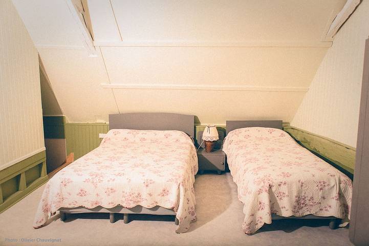 Location de vacances pour 3 personnes, avec jardin et piscine à Azerat - 2