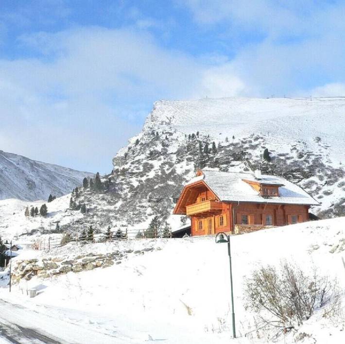 Chalet für 11 Personen, mit Ausblick und Sauna sowie Garten und Seeblick, mit Haustier am Falkertsee