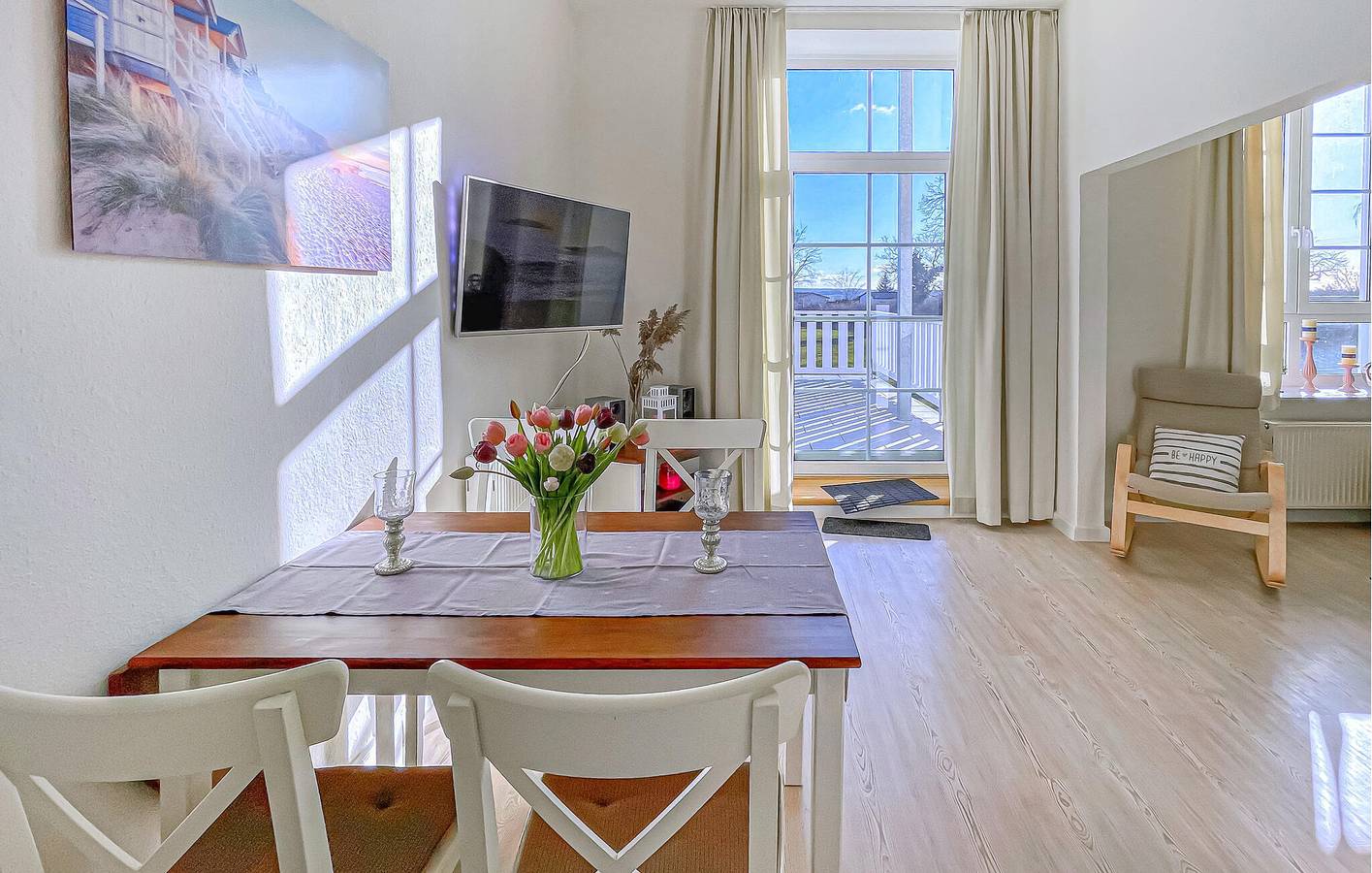 Ganze Ferienwohnung, Rückzugsort am Strand mit Terrasse und Parkplatz in Hohen Wieschendorf, Hohenkirchen