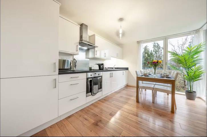 Holiday apartment for 6 people, with terrace in Hounslow