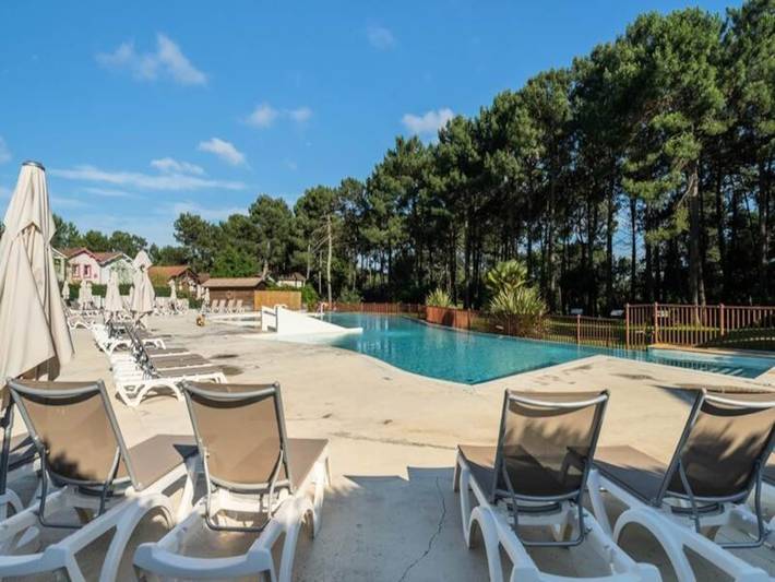Gîte pour 6 personnes, avec balcon et piscine, adapté aux familles dans Golf de la Méjanne