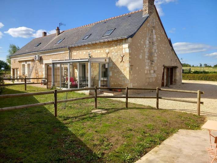 Location de vacances pour 7 personnes, avec terrasse et piscine à Parçay-les-Pins - 2