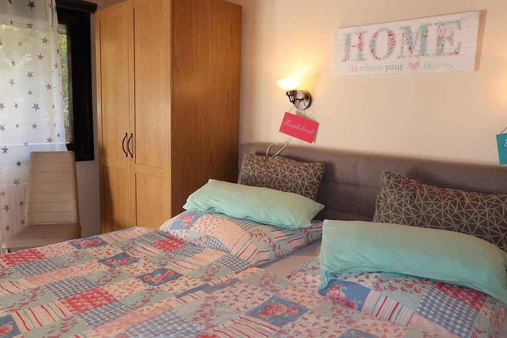 Herrliche Wohnung in einem Ferienhaus für 2 Leute mit Pool, Tv, Terrasse und Haustiere erlaubt in Machtlos, Ronshausen