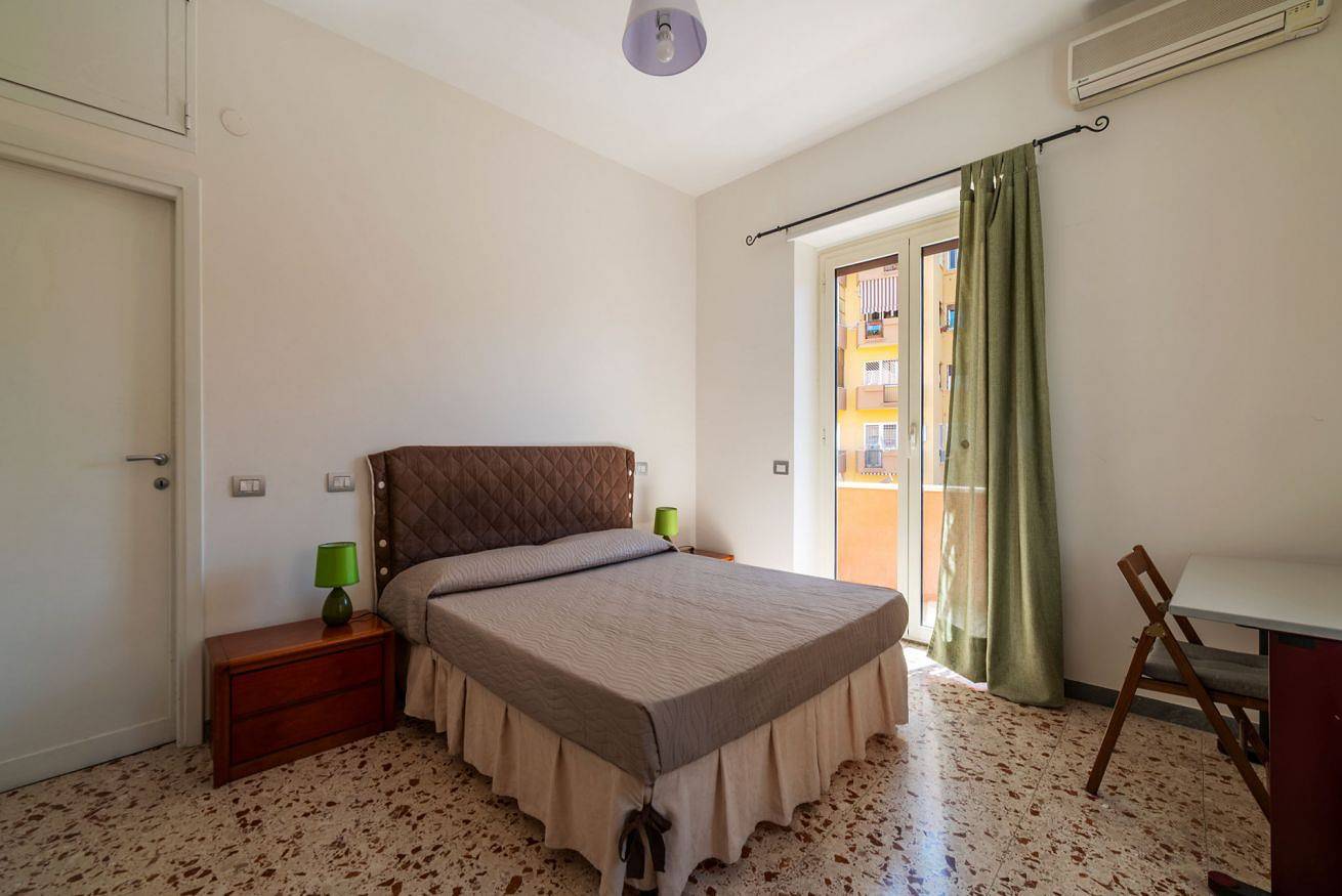 Entire apartment, Guesthost - Bright Balcony Apartment Appiano in Rome, Rome Province