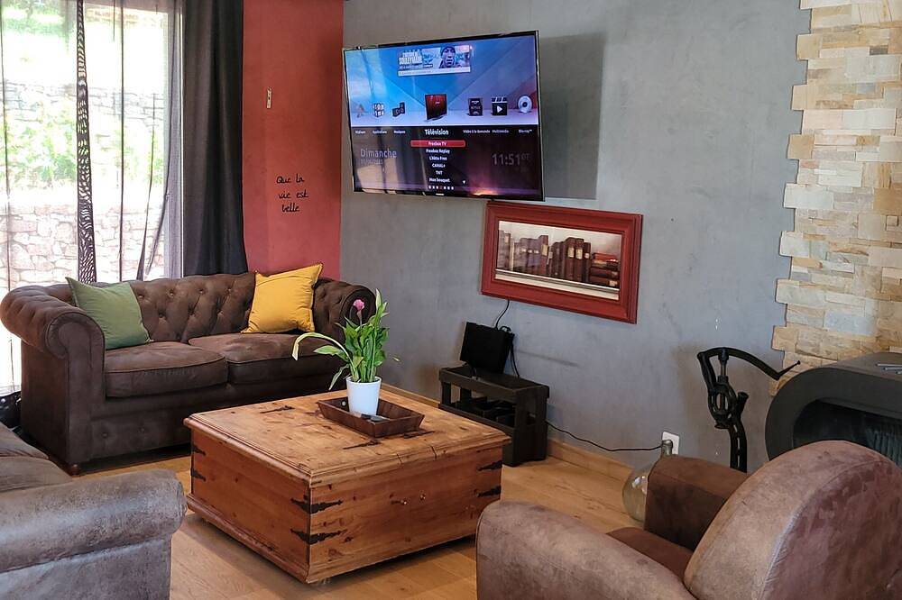 Villa de standing au milieu de la nature avec piscine chauffée jaccuzi extérieur in Clermont-l'Hérault, Région de Lodève