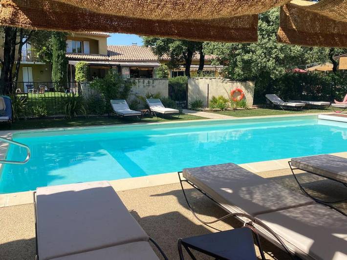 Hôtel pour 3 personnes, avec piscine ainsi que jardin et vue, animaux acceptés