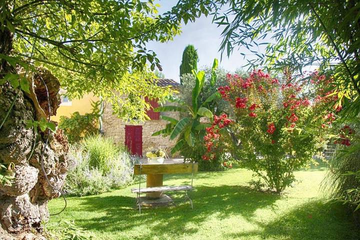 Chambre d’hôte pour 2 personnes, avec Terrasse et Jardin ainsi que Piscine et Vue à Carpentras