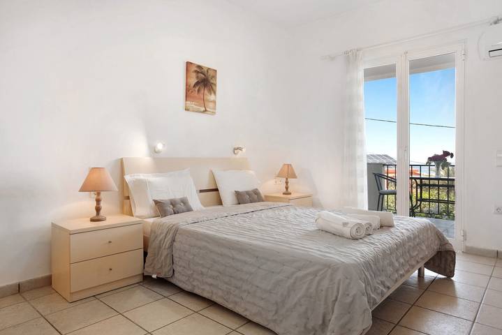 Apartment for 2 people, with garden and balcony in Planos