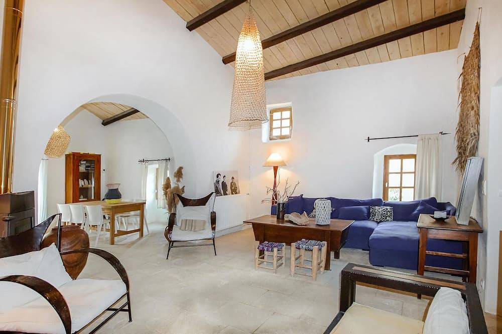 Awesome home in Saint-Montant in Saint-Montan, Privas
