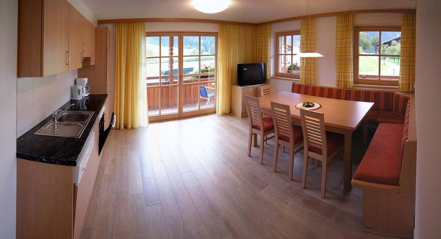 Ferienwohnung für 8 Personen, mit Balkon und Ausblick in Tirol - 4